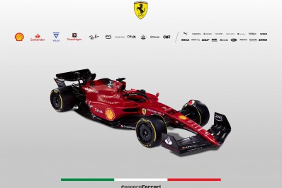 Ferrari apresenta carro em vermelho e preto para a temporada de Fórmula 1