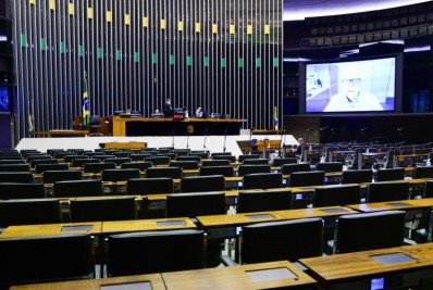Lira suspende retorno presencial na Câmara por tempo indeterminado