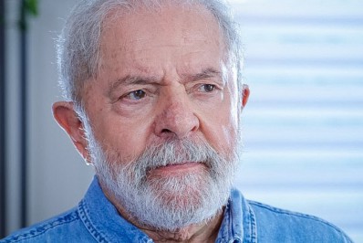 'Correto seria revogar mandato de Bolsonaro e me colocar na presidência', diz Lula