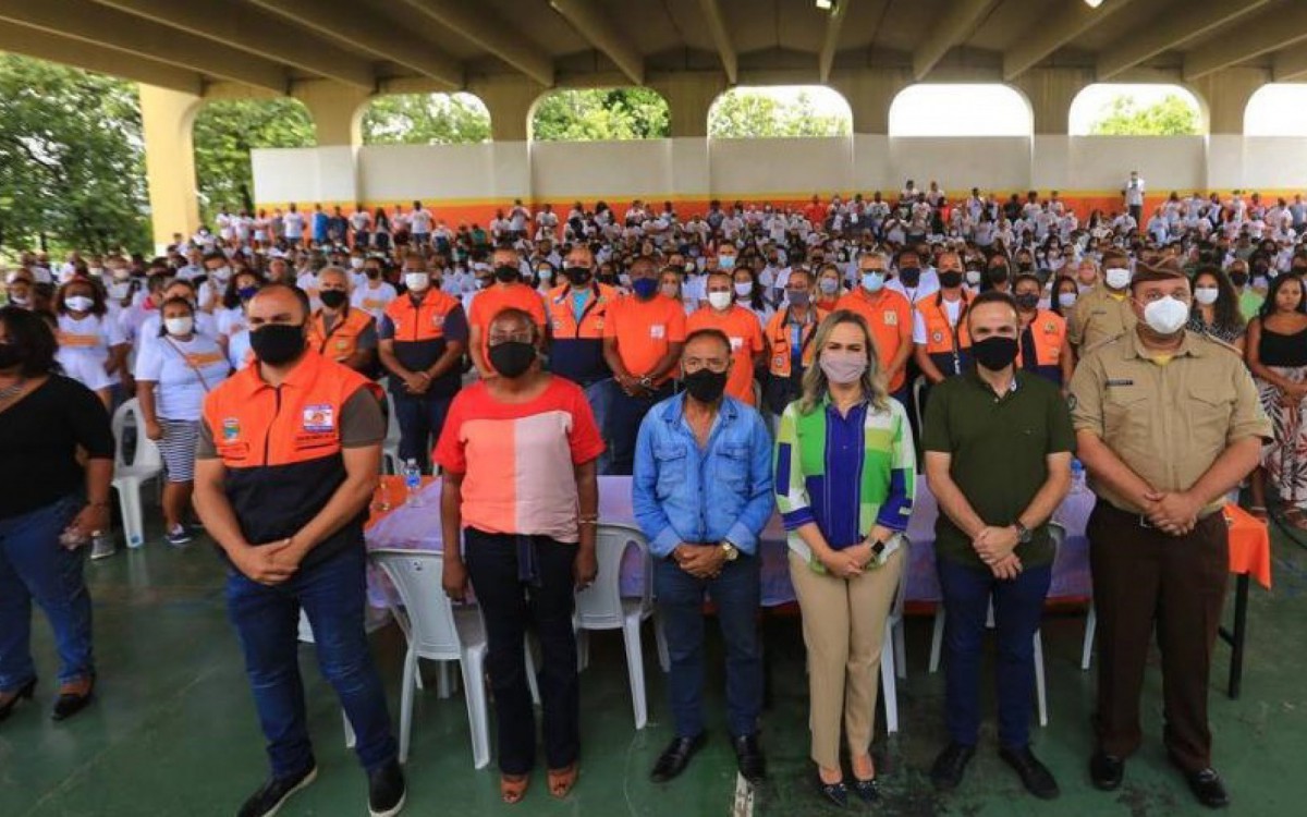 A formatura contou com a presen&ccedil;a da deputada federal Daniela do Waguinho, autoridades e representantes da comunidade escolar
