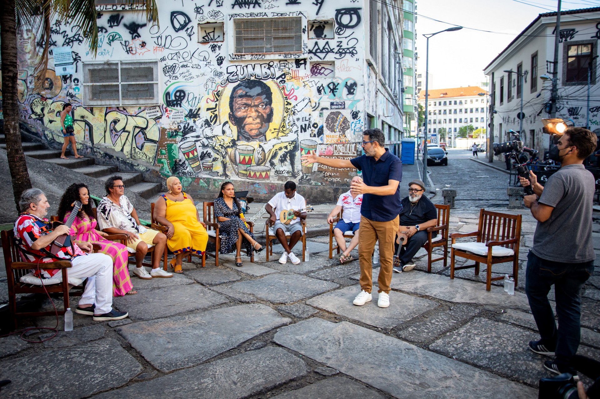 A Roda, com participação de Jorge Aragão, Moacyr Luz, Teresa Cristina, Pretinho da Serrinha, Luis Antonio Simas (historiador), Luisa Souza (chef do Da Gema), Rafaela Bastos (passista e geógrafa). A apresentação é do repórter Chico Regueira.  - Paulo Belote / TV Globo