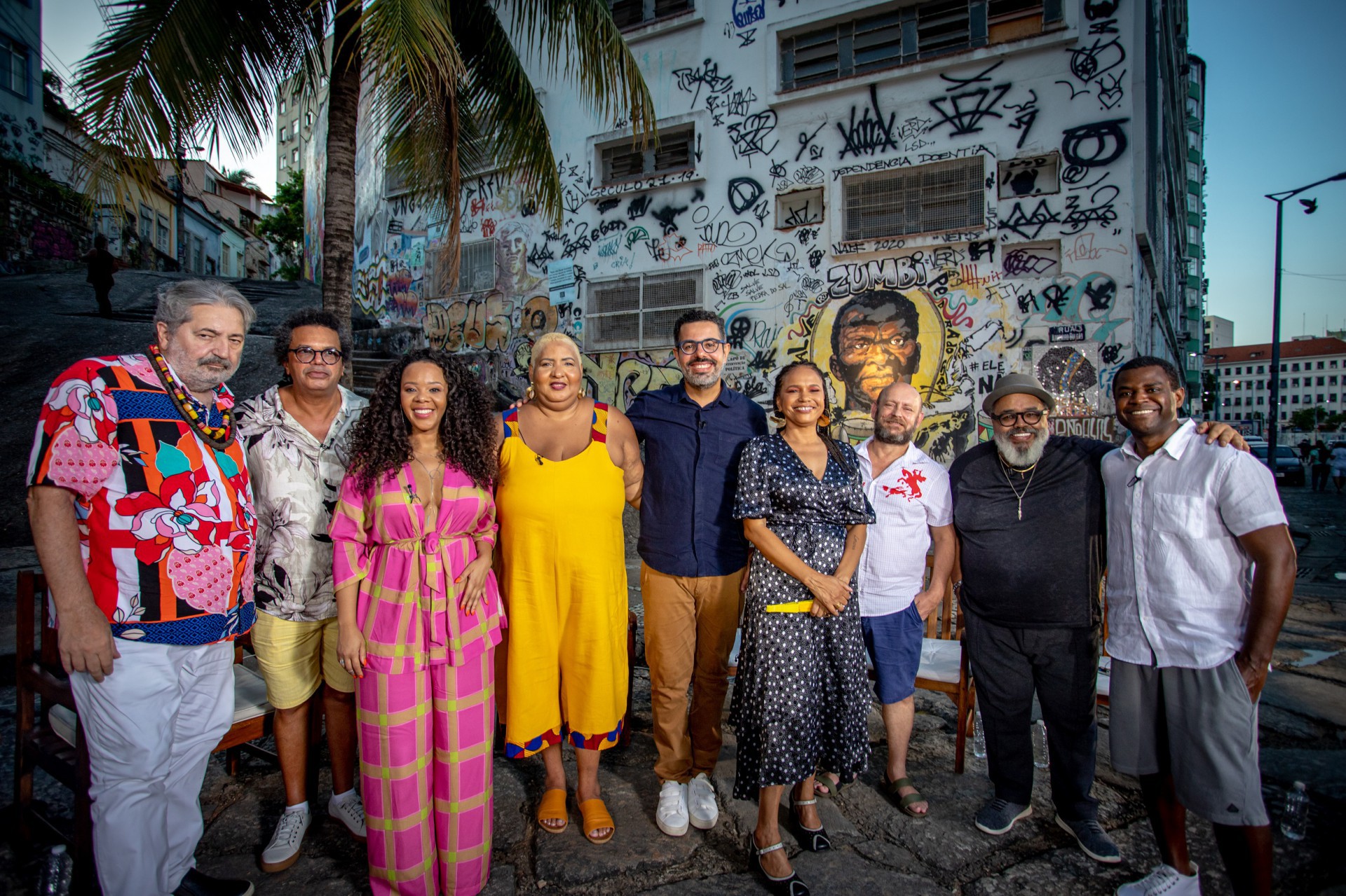 A Roda, com participação de Jorge Aragão, Moacyr Luz, Teresa Cristina, Pretinho da Serrinha, Luis Antonio Simas (historiador), Luisa Souza (chef do Da Gema), Rafaela Bastos (passista e geógrafa). A apresentação é do repórter Chico Regueira - Paulo Belote / TV Globo