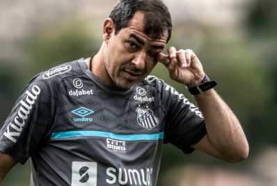 Alvo do Vasco, Fábio Carille descarta deixar o Santos