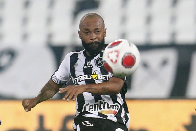 Chay comenta sobre o 'novo' Botafogo e projeta chegada de novo técnico: 'recebê-lo de braços abertos'