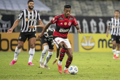Ex-jogador do Flamengo afirma que rivalidade com Atlético-MG 'ultrapassou as quatro linhas'