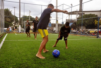 Magé terá novas quadras de grama sintética em dez praças da cidade