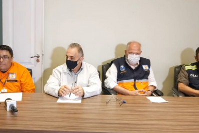 Em coletiva de imprensa, prefeito de Petrópolis afirma que vítimas do temporal terão isenção de impostos