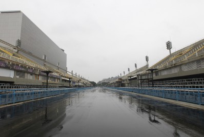 Ivisa-Rio apreende 11 pomadas para cabelo na primeira noite de desfiles na Sapucaí