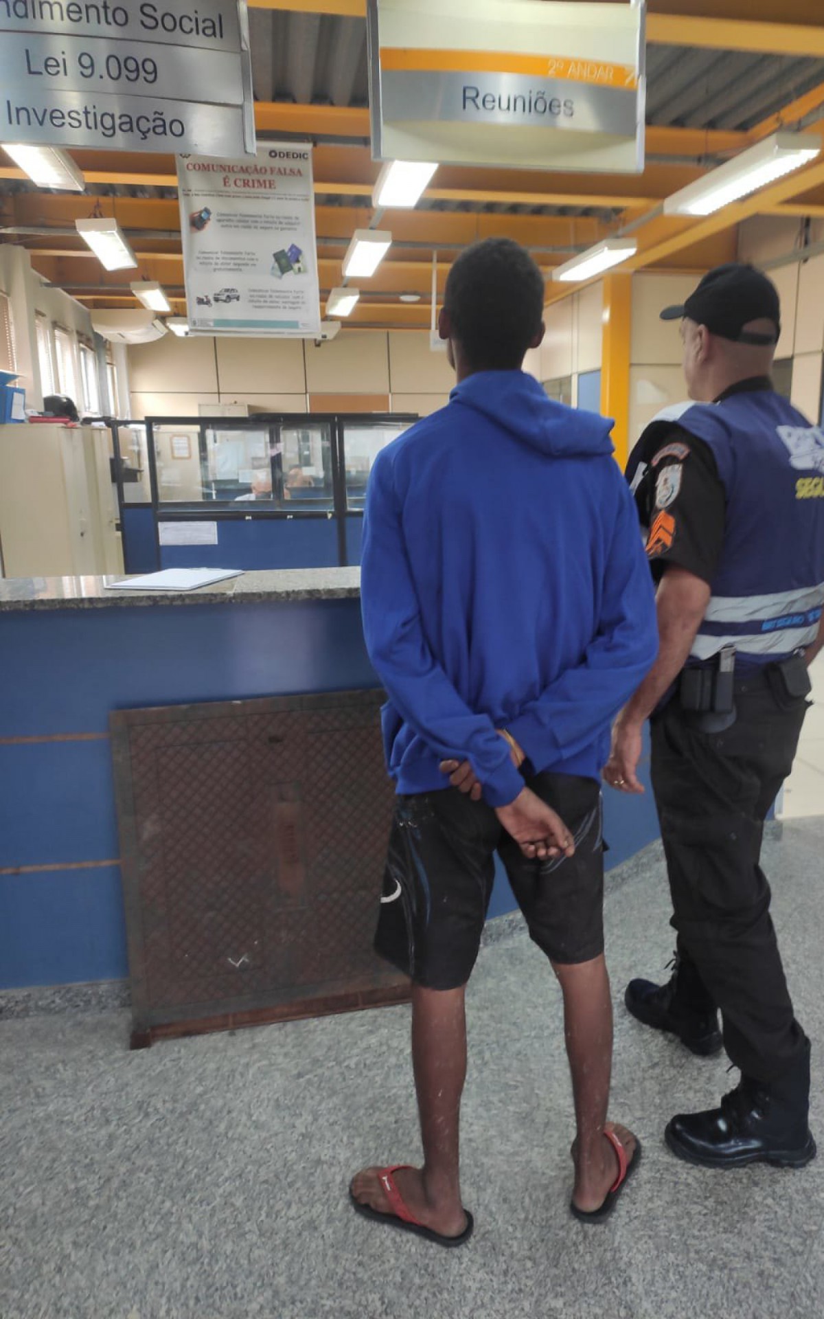 Jovem foi levado para delegacia