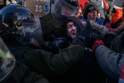 Protesto na capital do Canadá termina com saldo de mais de 100 manifestantes presos