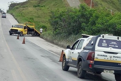 Veículo sai da pista na Rodovia do Contorno em Volta Redonda