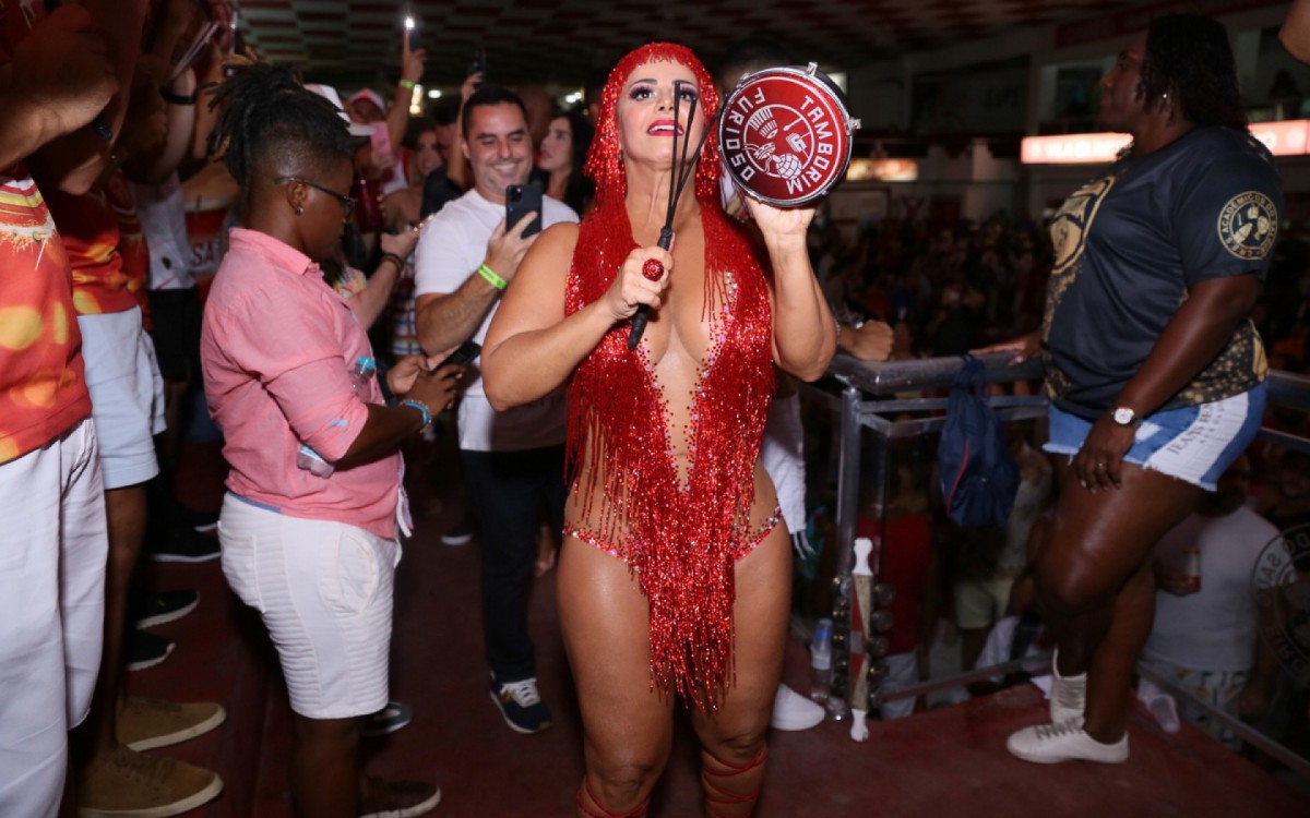 Após anunciar sua 1ª gravidez, Viviane Araújo brilha no ensaio do Salgueiro - Anderson Borde/Ag.News