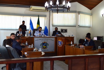 Vereadores de Búzios autorizam estacionamento de veículos na Praia da Tartaruga