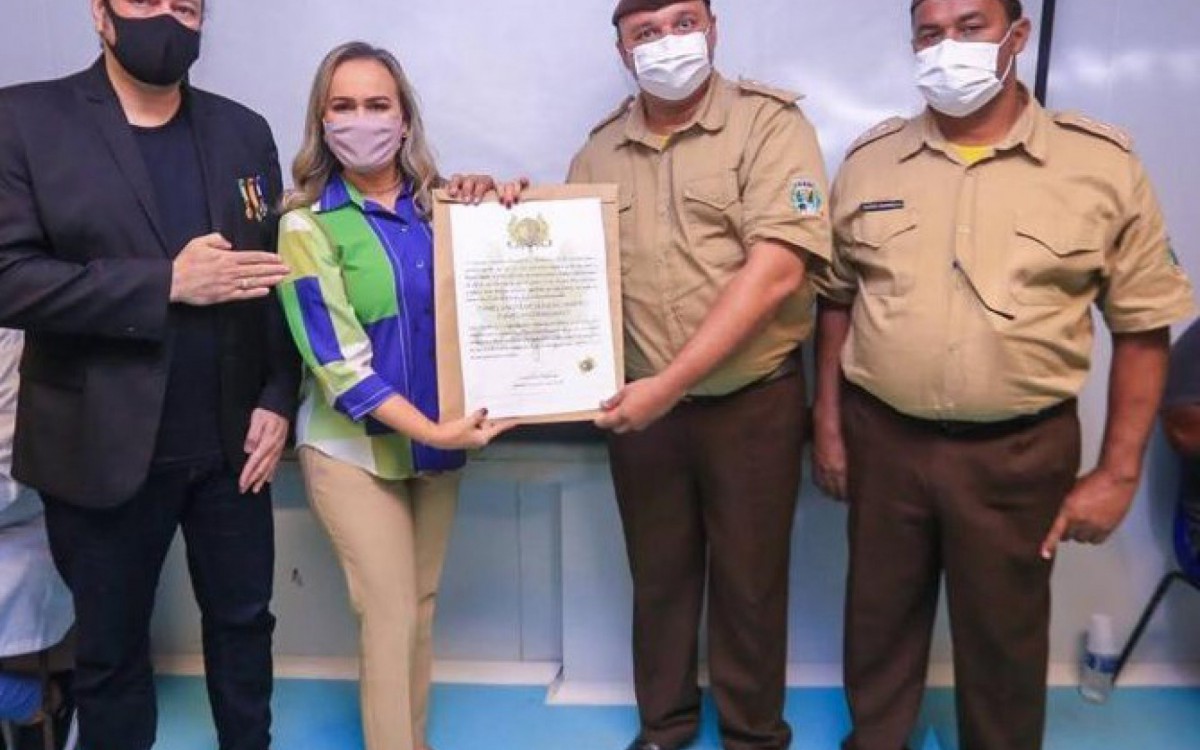 A primeira dama e deputada federal Daniela do Waguinho recebeu mo&ccedil;&atilde;o de congratula&ccedil;&otilde;es e aplausos