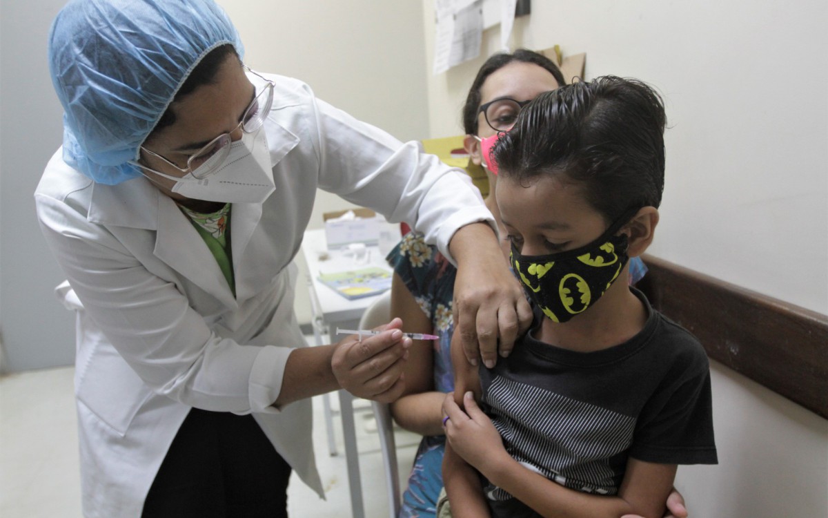 Rio de Janeiro volta a vacinar crian&ccedil;as de 5 a 11 anos, nesta segunda feira (21), na foto Felipe Ribeiro 5 anos. - Marcos Porto/Agencia O Dia