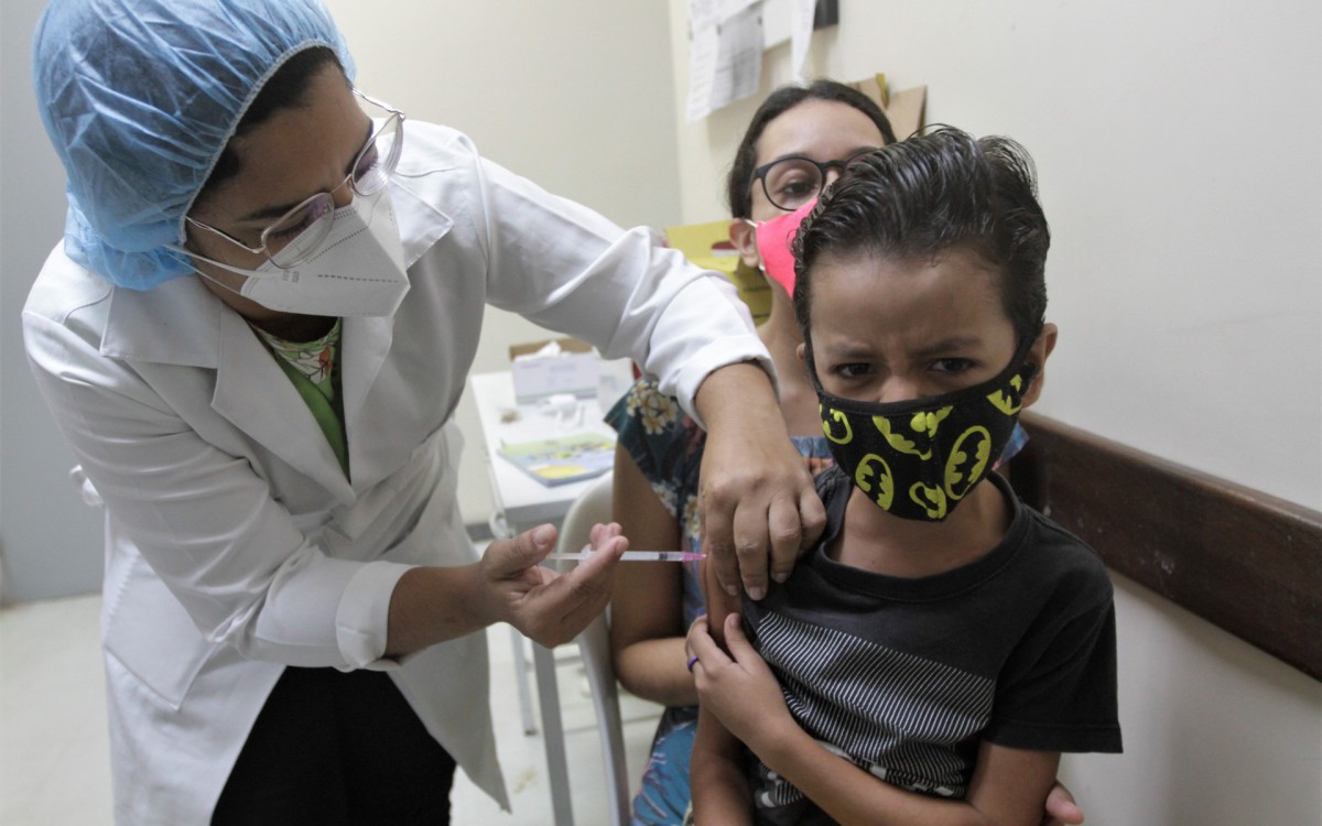 Rio de Janeiro volta a vacinar crian&ccedil;as de 5 a 11 anos, nesta segunda feira (21), na foto Felipe Ribeiro 5 anos.