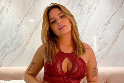 De lingerie, Viih Tube posa na cama e arranca elogios dos fãs: 'Que mulher'