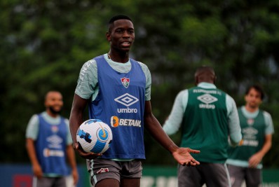 Zagueiro do Fluminense afirma que Luiz Henrique ainda não entendeu o seu potencial: 'Será bilionário'