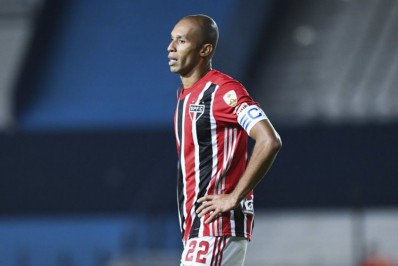 Miranda, ex-São Paulo, anuncia aposentadoria do futebol