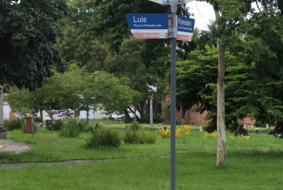 Prefeitura de Niterói organiza com placas 93 ruas de Camboinhas