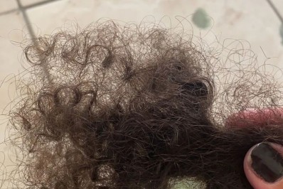 Menina de oito anos tem cabelo cortado dentro de transporte escolar