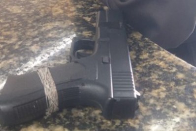 Homem é detido com réplica de arma de fogo na Praça Porto Rocha, em Cabo Frio