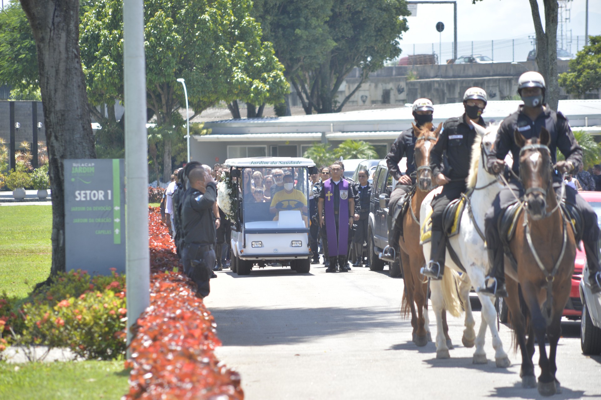 Sepultamento do sargento da PM morto em Iraj&aacute; - Fabio Costa/ Ag&ecirc;ncia O Dia                          