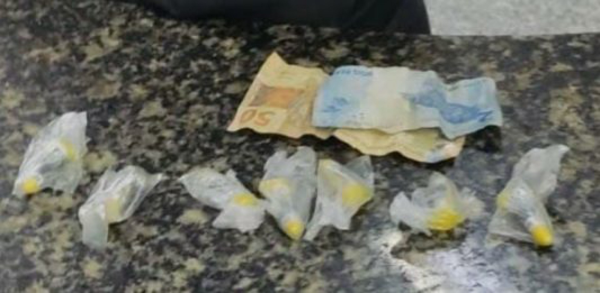 PM det&eacute;m quatro envolvidos com o tr&aacute;fico de drogas em Cabo Frio  - Letycia Rocha (RC24h)