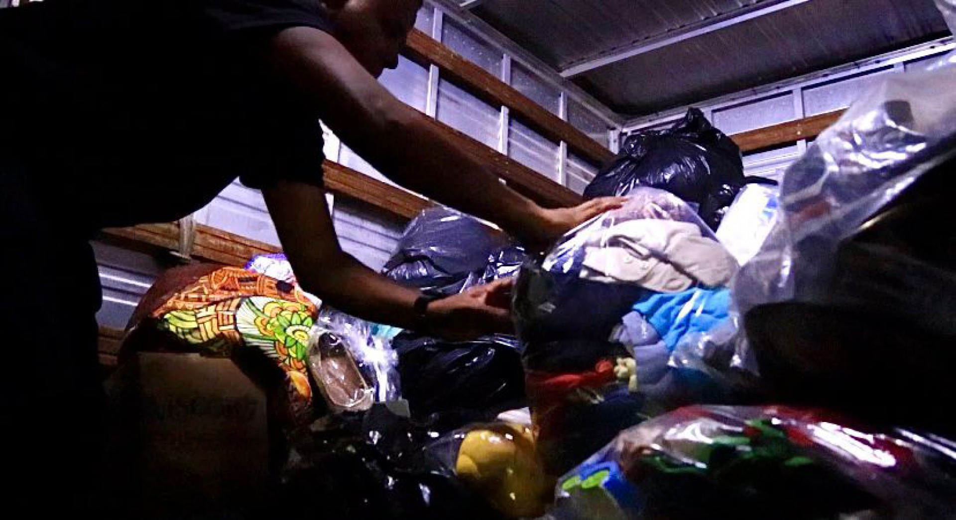 Foram arrecadados alimentos, roupas, águas, material de higiene e limpeza e brinquedos - Giulia Nascimento / PMN