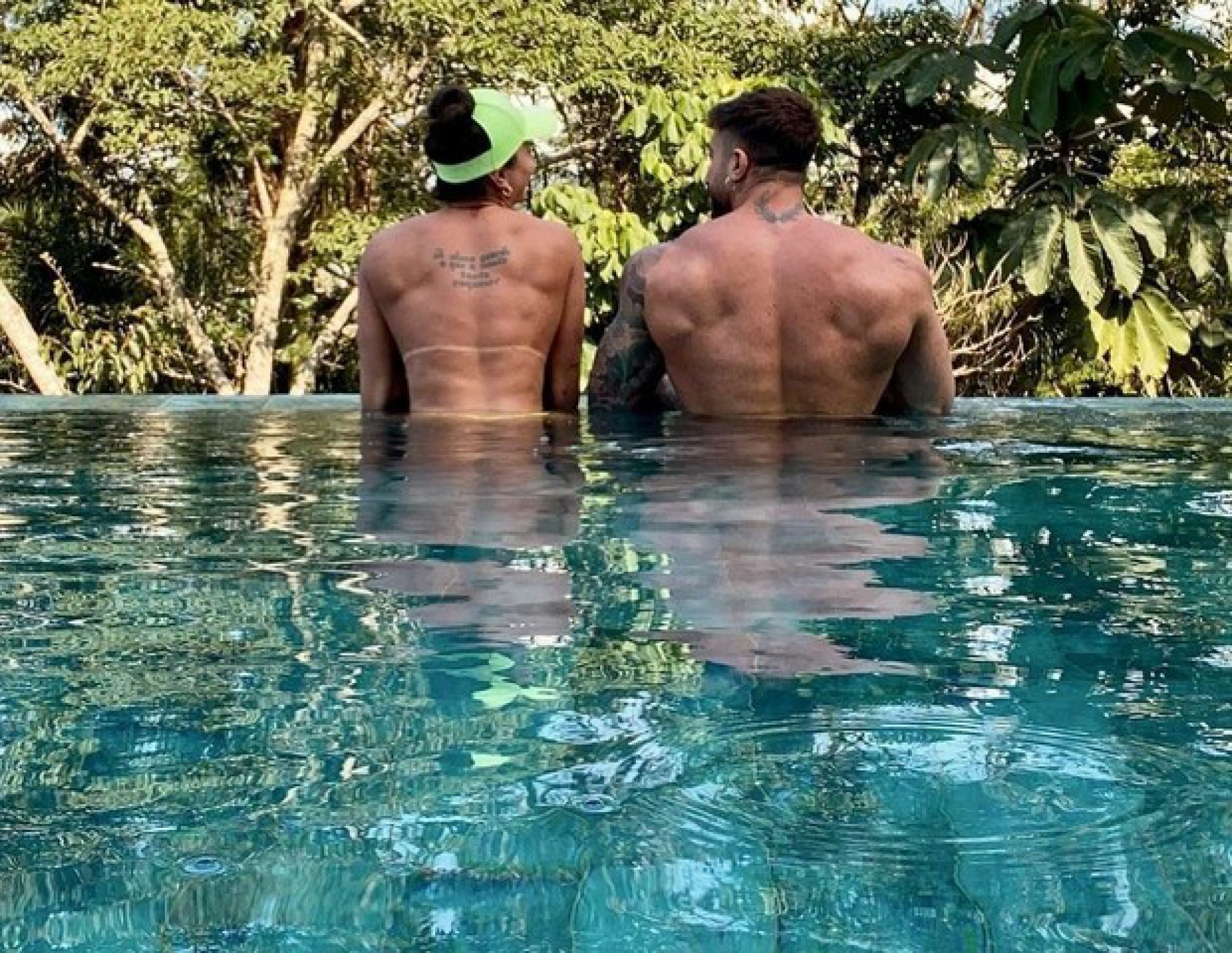 Juju Salimeni posa de topless em piscina com namorado; confira! Jornal MEIA  HORA - Celebridades e TV