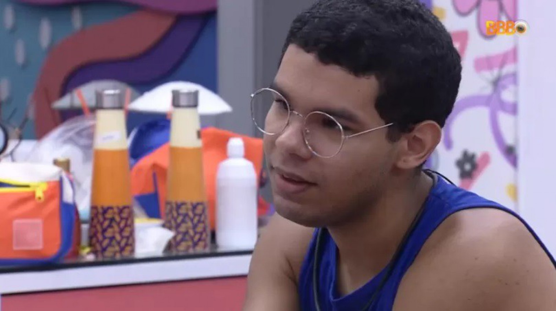 Vyni é alvo de brothers no