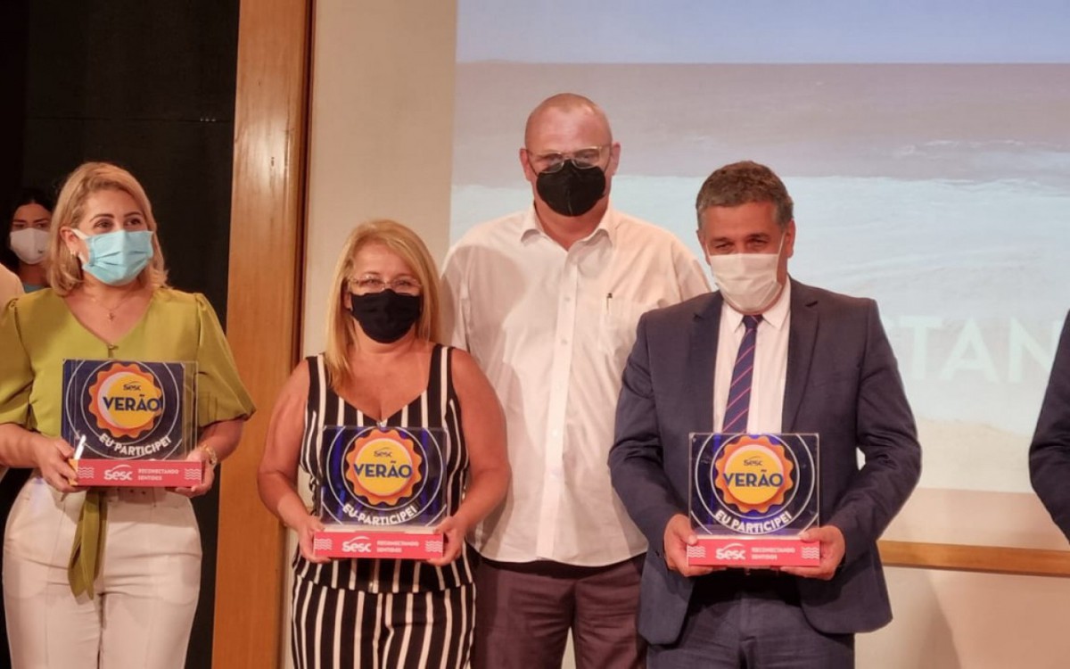 As equipes da Secretaria de Desenvolvimento Econ&ocirc;mico e Turismo e do Sesc Nova Friburgo comemoraram o sucesso do evento em Rio das Ostras