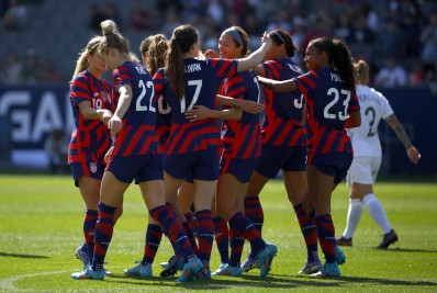 Federação de futebol dos Estados Unidos pagará o mesmo para mulheres e homens