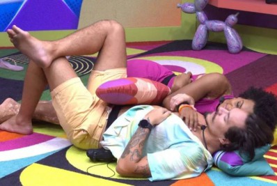 No 'BBB 22', sister pede para Eli e Nat avisarem hora do sexo: 'Quando ficar duro'