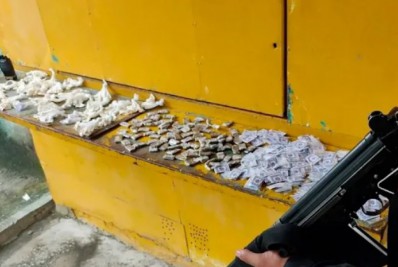 Dupla é presa em flagrante por tráfico de drogas em Mesquita