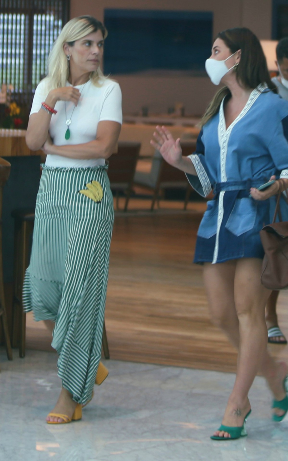 Estilosa, Paolla Oliveira vai a restaurante da Zona Oeste do Rio