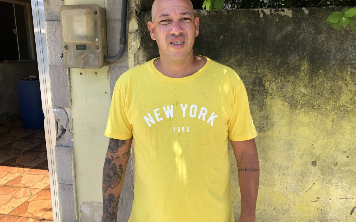 Luciano da Silva, morador da localidade de Areia Branca, feliz com as novas redes de &aacute;gua