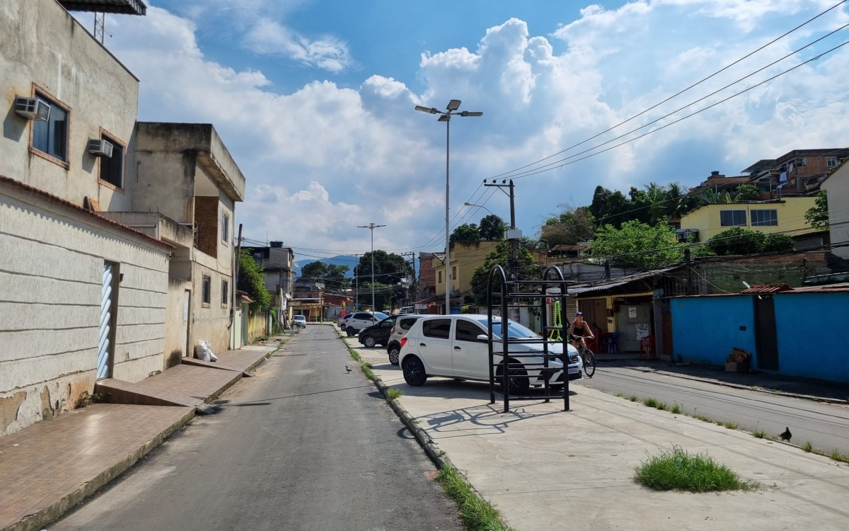 Rua Dona Lu&iacute;za, no bairro Areia Branca, em Belford Roxo