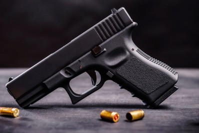 Policial é preso após matar homem dentro de igreja