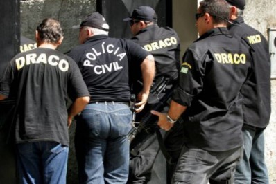 Dois homens são presos por extorquir dinheiro de motoristas de transporte alternativo na Região dos Lagos