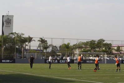 Reação da vacina contra a Covid-19 desfalca treino do Corinthians