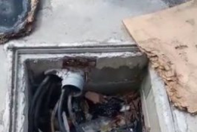 Mesmo após flagra, ladrões retornam e furtam fiação de prédio em Cabo Frio