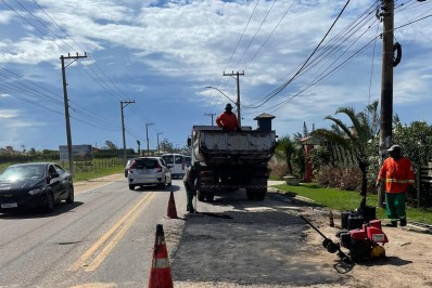 Operação Tapa Buracos é realizada na Marina em Búzios