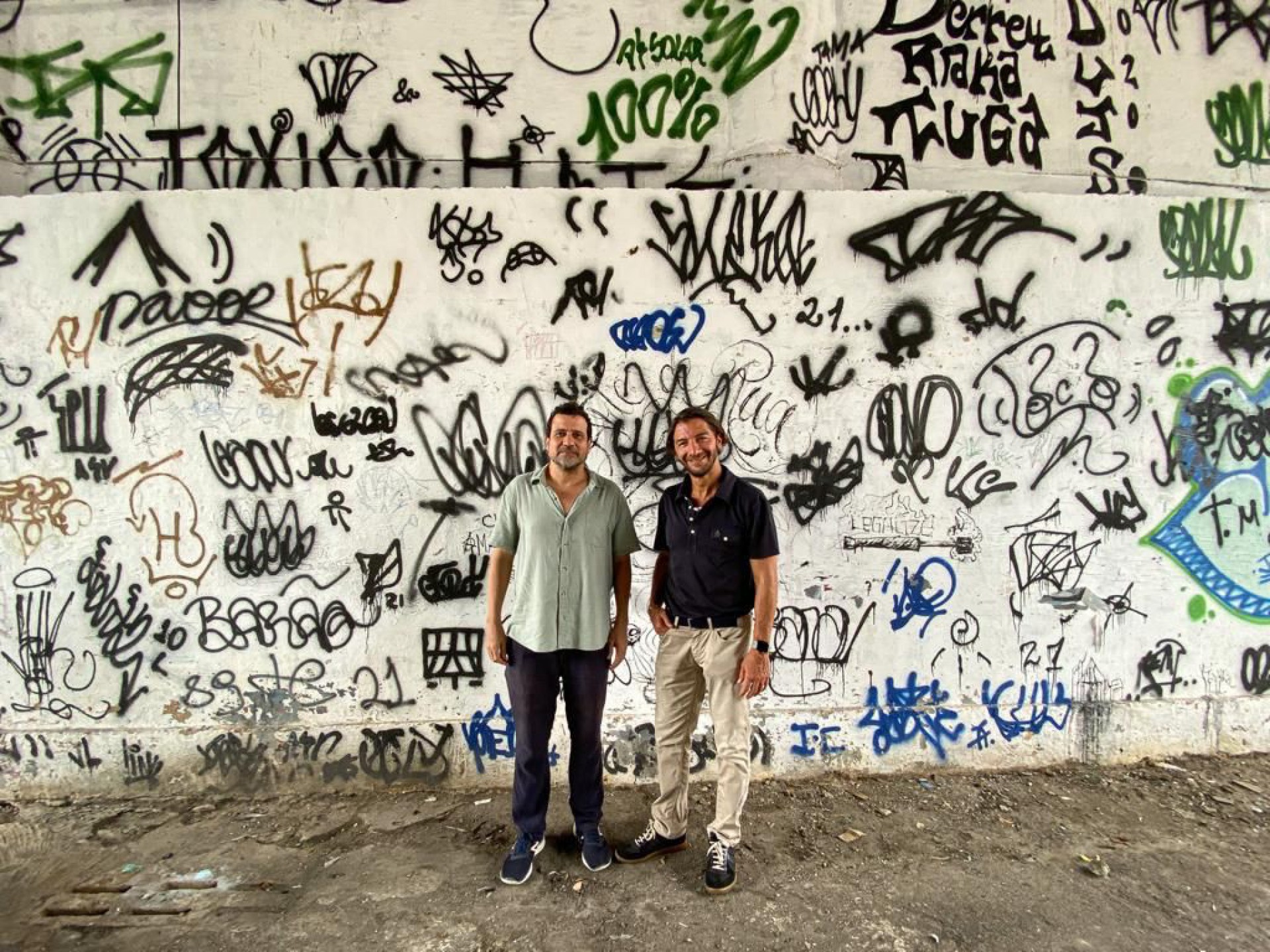 Fabio Szwarcwald (MAM-RJ), e o secretário municipal de Cultura, Marcus Faustini visitaram Madureira no início de Fevereiro para pensar as reformas no local - Gui Espinola / Prefeitura do Rio