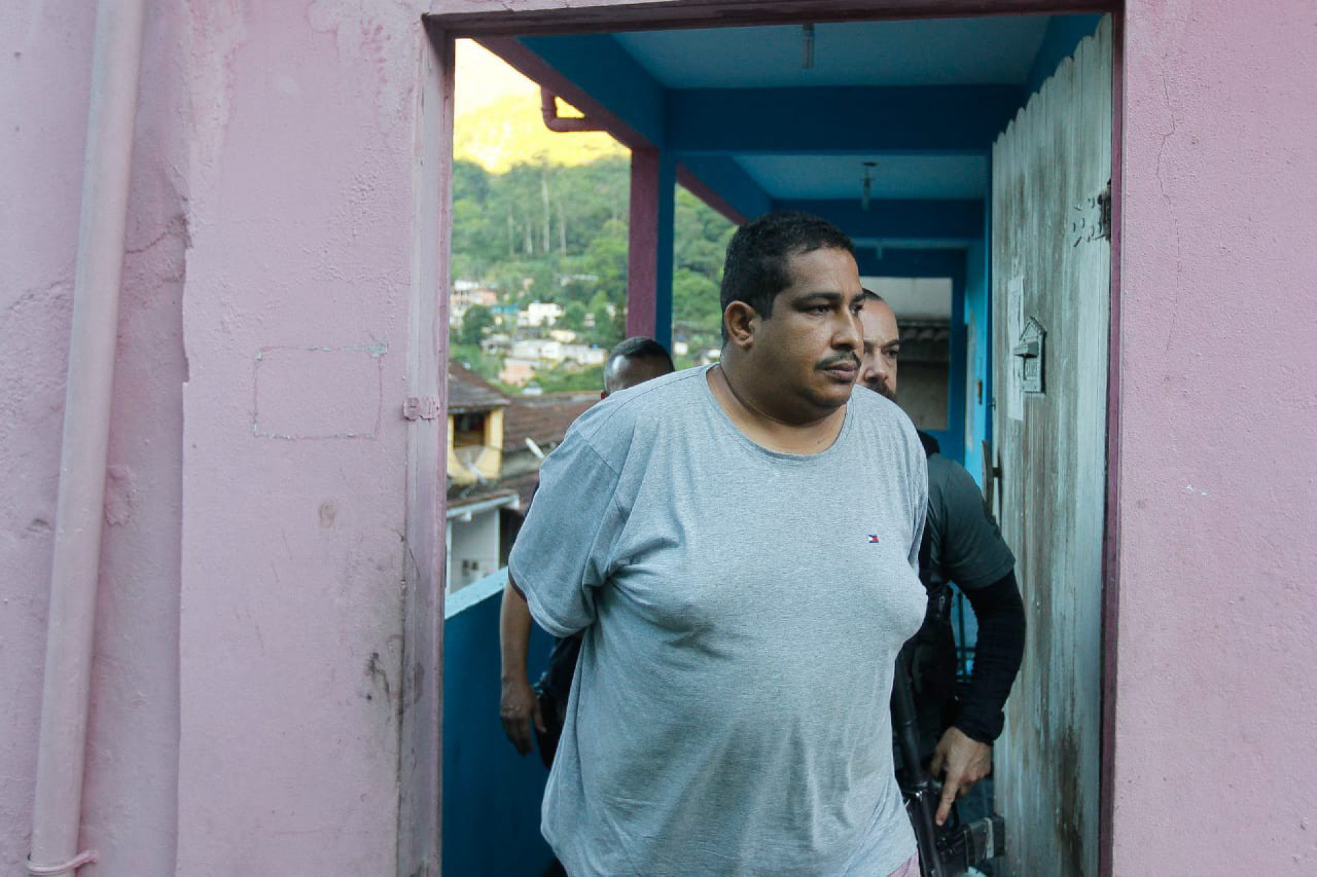 Opera&ccedil;&atilde;o Ratoeira, comandada pela Pol&iacute;cia Civil e Minist&eacute;rio P&uacute;blico, prendeu membros de quadrilha de roubo de combust&iacute;veis. Na foto, Milton Carlos F&eacute;lix de Souza, o F&eacute;lix, foi preso em Santo Aleixo, em Mag&eacute; - REGINALDO PIMENTA/AG&Ecirc;NCIA O DIA