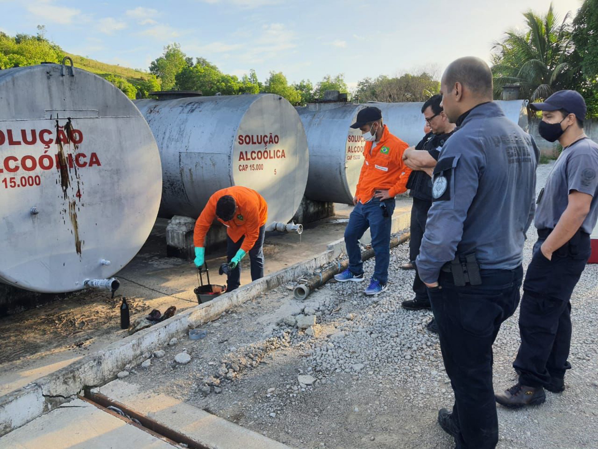 Policiais civis estiveram em uma empresa no Espírito Santo apontada como receptadora dos produtos furtados - DIVULGAÇÃO