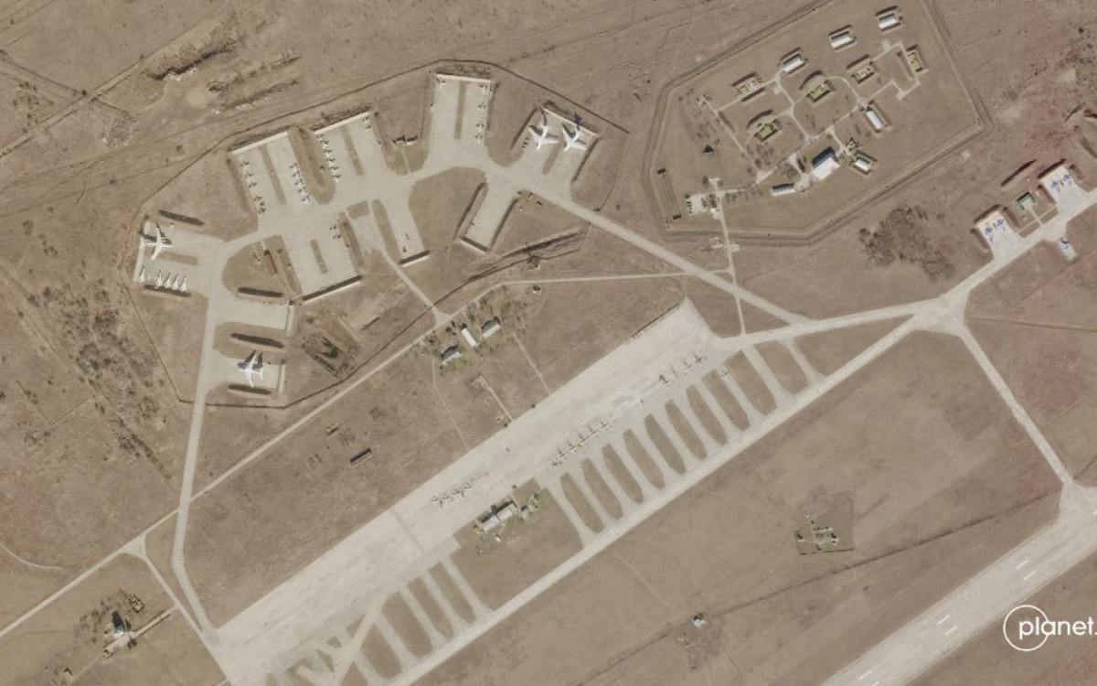 Base A&eacute;rea de Mikolaiv, na Ucr&acirc;nia, em 21 de fevereiro 