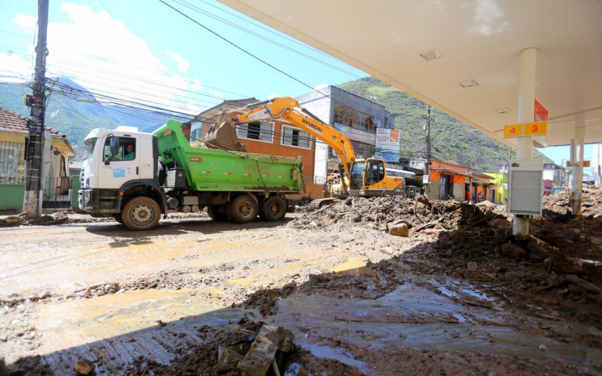 Limpeza e desobstru&ccedil;&atilde;o da via foram realizadas nos &uacute;ltimos dias
