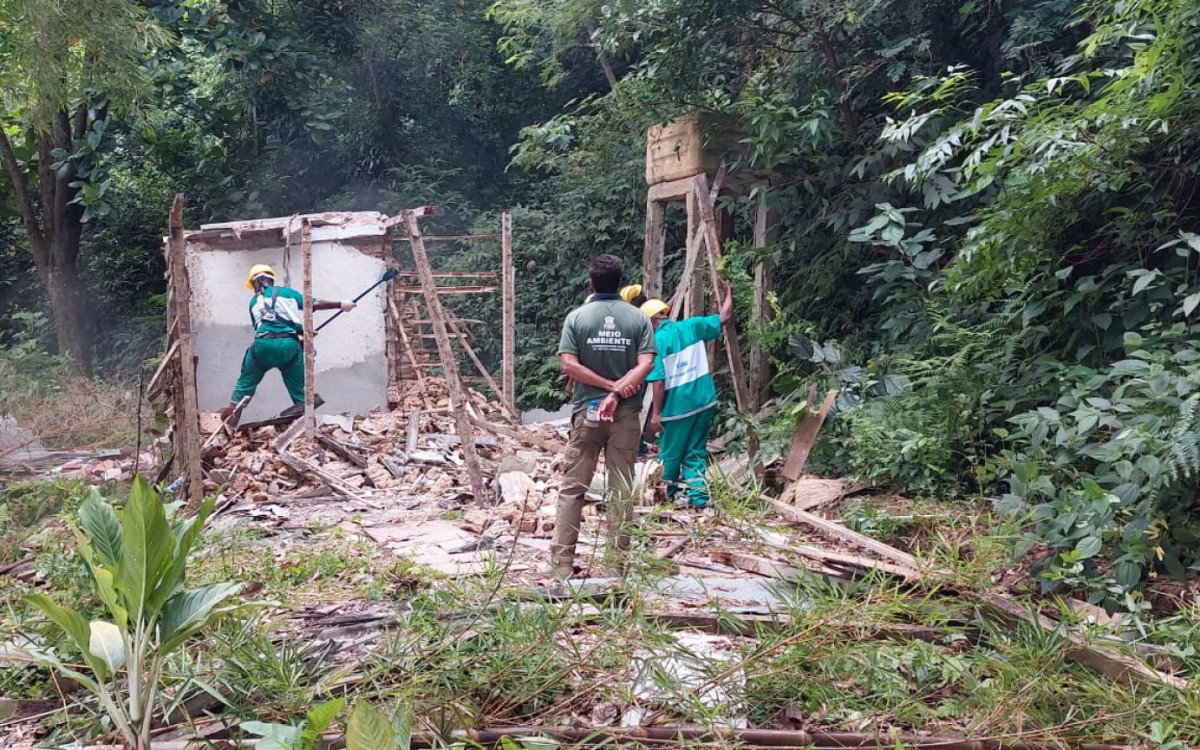 Área desmatada foi utilizada para construção irregular - Divulgação/SMAC