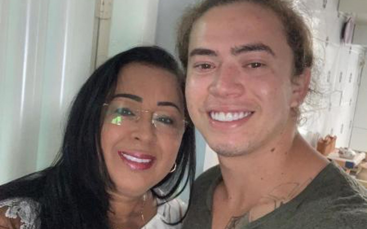 Whindersson Nunes posa com a mãe, Valdenice Nunes - Reprodução Internet